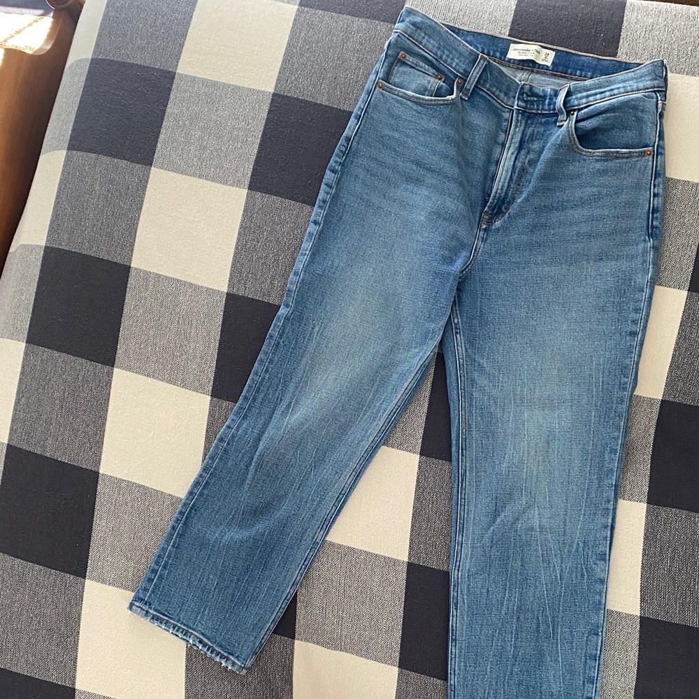 Abercrombie & Fitch High-Rise Straight Jeans in Medium Blue